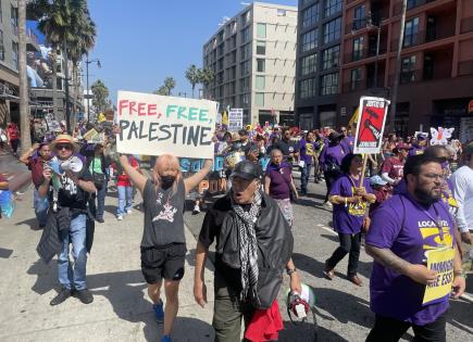 Manifestación en Hollywood: Día del Trabajo y solidaridad vs la guerra