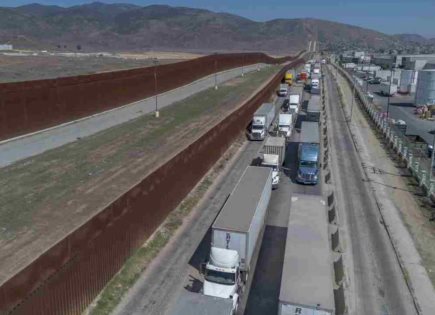 Problemas en la frontera Texas-México por revisiones de autotransporte