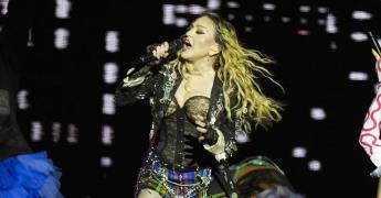 Madonna convierte la playa de Copacabana en una enorme pista de baile