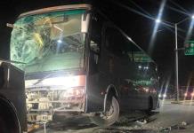 Chofer de autobús choca contra tráiler en carretera a Zacatecas