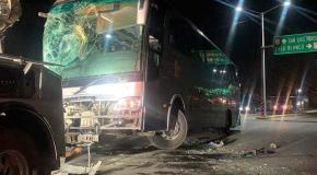 Chocan autobús y tráiler  en carretera a Zacatecas