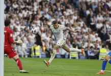 Real Madrid cumple con su parte al golear a Cádiz