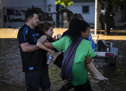 Evacuación en Porto Alegre, Brasil,  por crecida histórica del lago Guaíba