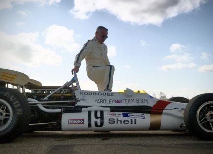 Adrián Fernández correrá con auto histórico en el Gran Premio de Mónaco 2024
