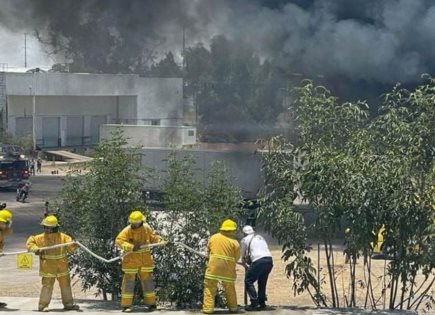 Emergencia por fuego en Parque Industrial Xhala