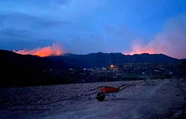 Aumenta magnitud del incendio forestal en Santa María