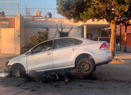 Abandona su auto tras chocarlo en SNM