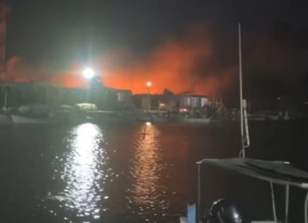 Incendio de maleza afecta puerto de abrigo