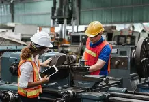 Retrocede actividad industrial en abril