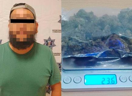 Detienen a individuo con una bolsa de marihuana