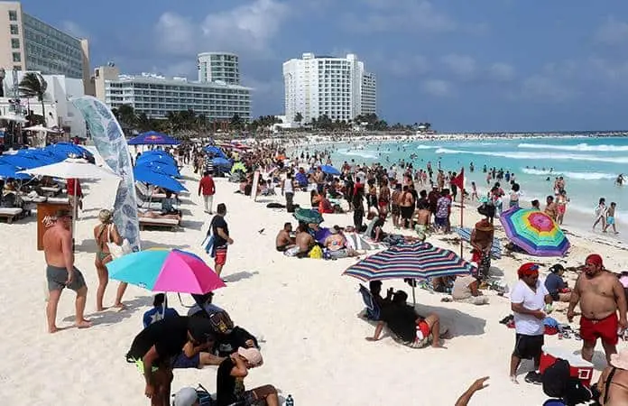 Inegi: Repuntan ingresos por turismo; cae actividad industrial