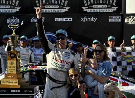 Emocionante victoria de Brad Keselowski en NASCAR en Darlington Raceway