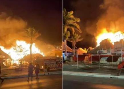 Incendio destruye palapas en malecón de Campeche