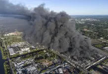Incendio en Centro Comercial de Varsovia: Detalles y Consecuencias