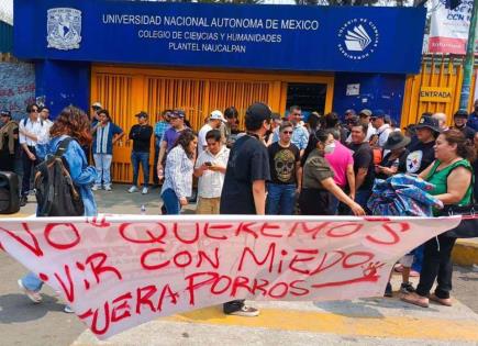 Estudiantes y padres del CCH Naucalpan se manifiestan en CU contra Porros
