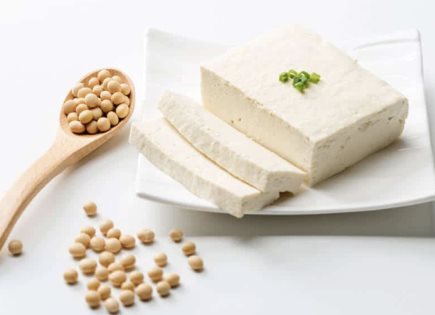 El tofu: aliado para reducir los sofocos de la menopausia