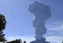 Erupción del volcán Ibu en Indonesia