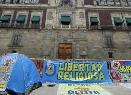 Grupo Nueva Cristiada. Viva Cristo Rey inicia huelga de hambre en palacio nacional