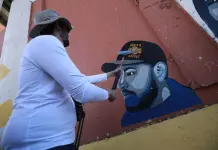 Mural en Ciudad Juárez destaca historias de deportados y refugiados en la frontera Mural en Ciudad Juárez destaca historias de deportados y refugiados en la frontera
