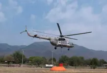 Helic&oacute;ptero de Semar combate incendio forestal en Tamaulipas