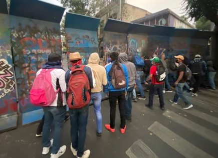 Protesta de Normalistas de Guerrero en Segob