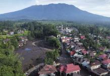 Tragedia por inundaciones y deslave en Indonesia