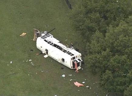 Vuelca autobús con trabajadores agrícolas en Florida; hay 8 muertos