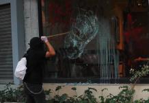 Manifestantes propalestinos vandalizan negocios durante protesta en Ciudad de México