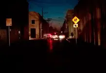 Vecinos de M&eacute;rida bloquean calles por falta de energ&iacute;a
