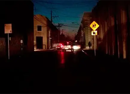Vecinos bloquean calles en M&eacute;rida por apagones prolongados