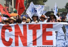 Docentes de la CNTE toman sedes del INE y IEPC en protesta