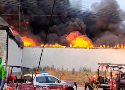 Incendio en fábrica de veladoras en San Martín Texmelucan