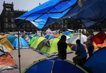 Intenso mitin de la CNTE en defensa de la educación