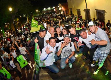 Multitudinaria marcha de jóvenes motociclistas respalda a Sonia Mendoza Díaz