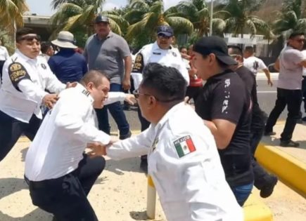 Protesta de Polic&iacute;as por Falta de Pago