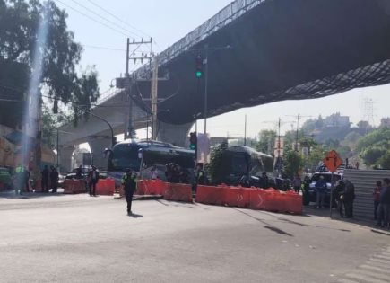 Protesta vecinal en Álvaro Obregón por daños del tren interurbano