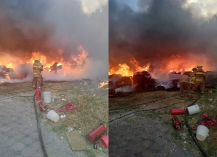 Incendio en Bodega de Cartón y Pet en Chimalhuacán