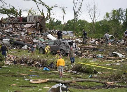 Tornado en Iowa deja rastro de destrucción