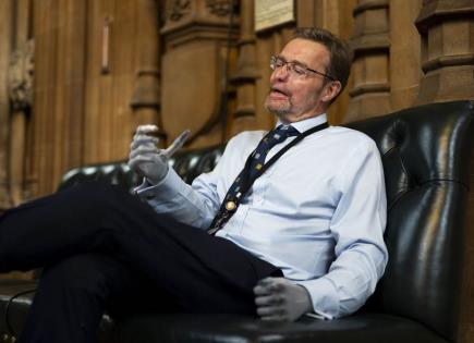 El regreso triunfal del legislador británico tras superar la sepsis
