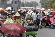 Migrantes avanzan hacia la frontera norte de Estados Unidos desde Puebla, México