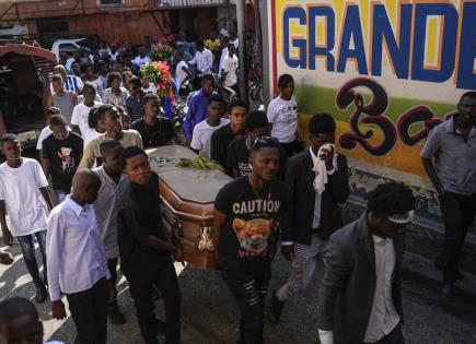 Haitianos pasan apuros para enterrar a sus seres queridos y hallar consuelo en una capital violenta