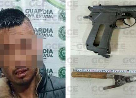 Ladrón amagaba a víctimas con pistola de utilería, detenido
