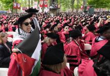 Protestas en la ceremonia de graduación de Harvard