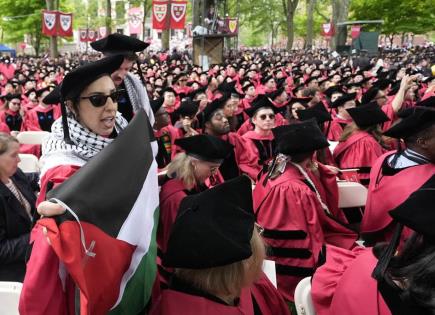 Protestas en la ceremonia de graduación de Harvard