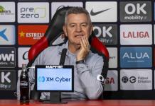 Jugadores del Mallorca despiden a Javier Aguirre con aplausos