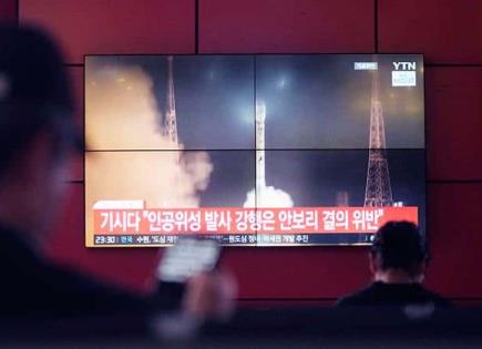 Cohete de Norcorea explota con satélite espía