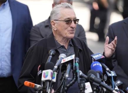 Equipo de campa&ntilde;a de Biden y Robert De Niro en juicio contra Trump