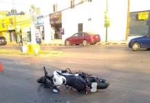 Joven Motociclista sufre accidente en Himno Nacional
