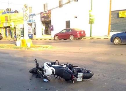 Joven Motociclista sufre accidente en Himno Nacional
