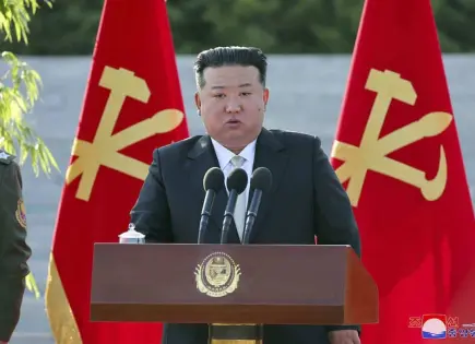 Kim Jong-un inspecciona fábrica de tanques en Corea del Norte